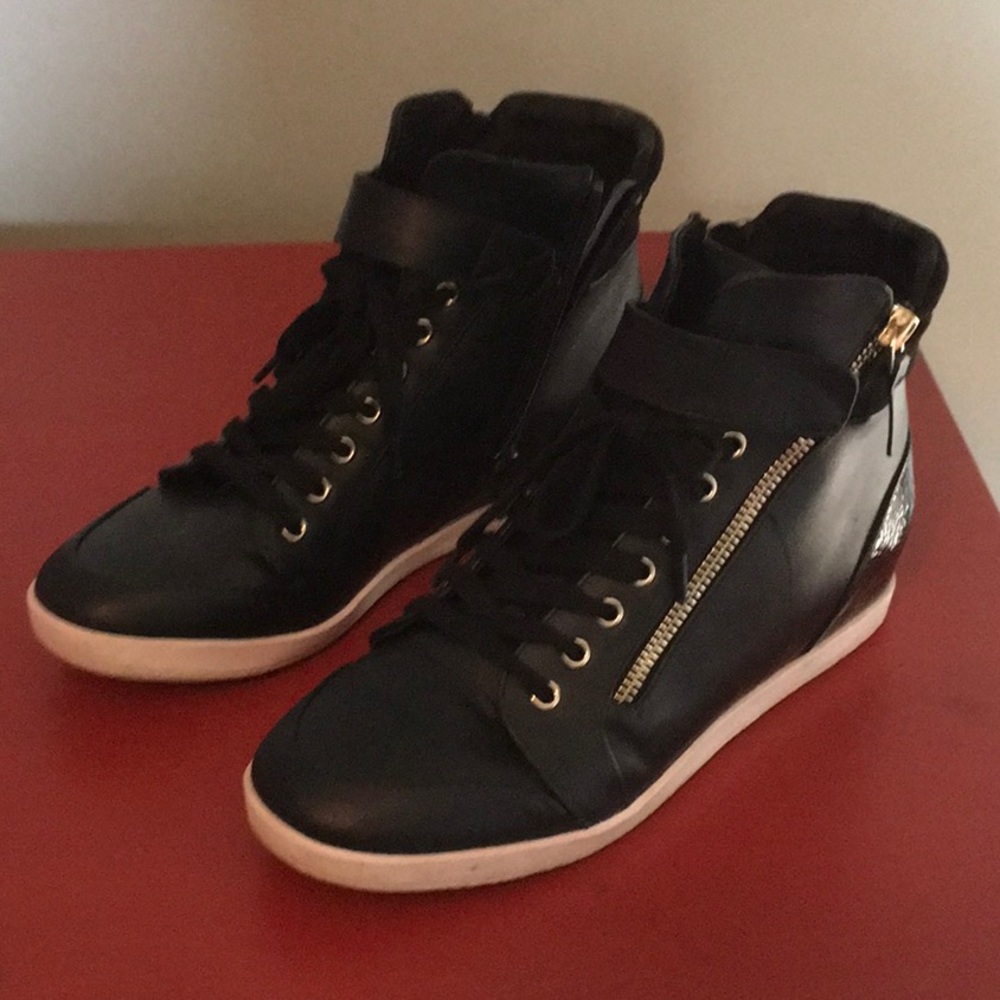 Casual high black top shoes